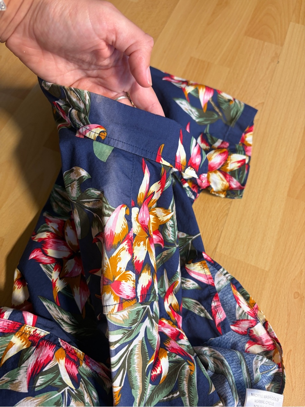 Wildfang Essential Camp Button Up Shirt in Hawaiian Floral Small FLAWED - Picture 6 of 7